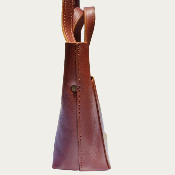 Portland Leather Brown Tote Bag with Minimalist Design - Picture 5 of 15